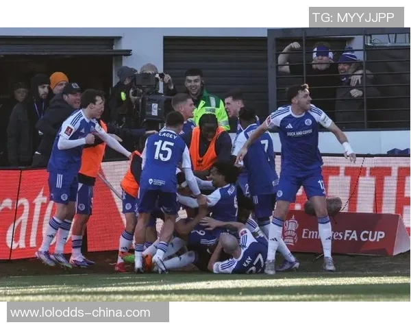 足总杯惊现历史冷门巴萨与里昂激战成平局引发全场震惊