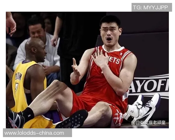 姚明少年时期的帅气风采与篮球梦想的完美结合