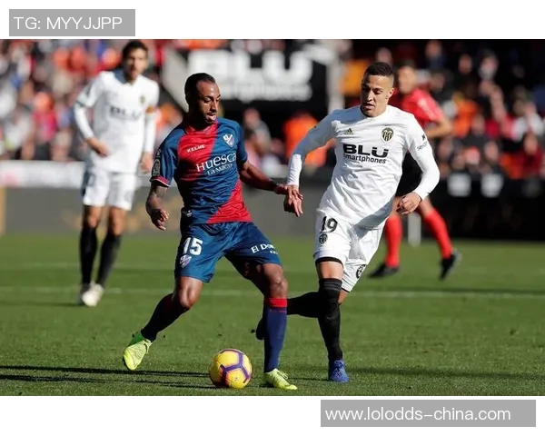 西甲激战：那不勒斯与波尔图战成平局精彩瞬间引发全场热烈反响