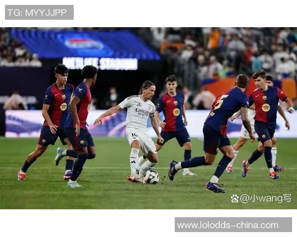 友谊赛精彩回顾：里昂大胜曼城帽子戏法引爆全场激情